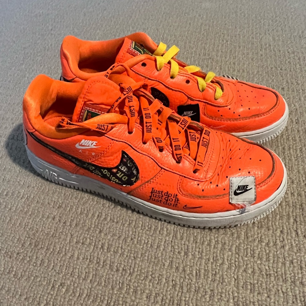 Nike air just do it collection mens 6.5 and youth 6.5